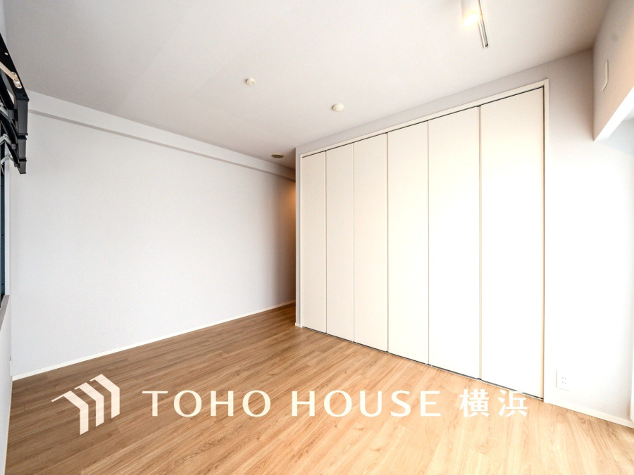 過ぎ行く時間をゆったりと感じることができる落ちついたプライベートルーム。リビングで楽しく過ごした後はゆっくり寛ぎの時間を満喫できます。静かな環境でリラックスタイムを愉しんで。