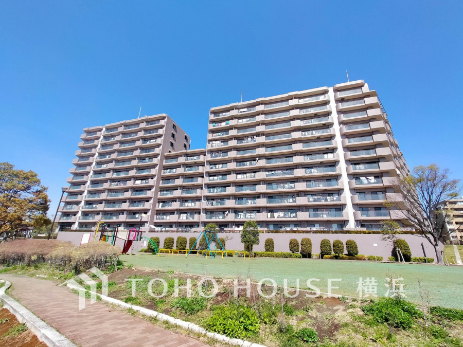 広々とした公園が目の前の開放的なロケーション。