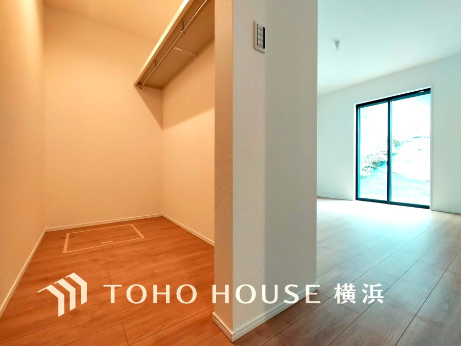 随所に機能的に配置されたバリエーション豊かな収納。豊富な収納キャパシティに加え、場所場所で用途に合った設計がなされているため、快適な生活空間造りをサポートしてくれます。