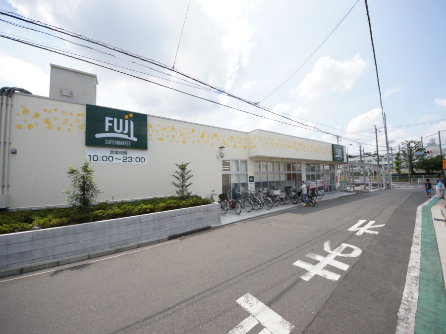 Fuji小菅ケ谷店　約200ｍ
