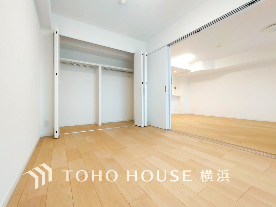 全ての居室に収納を設置。普段使いの衣類をしまっておけます。お部屋にあまり収納家具を置く必要が無くなり、ゆったりとした住空間が実現可能です。