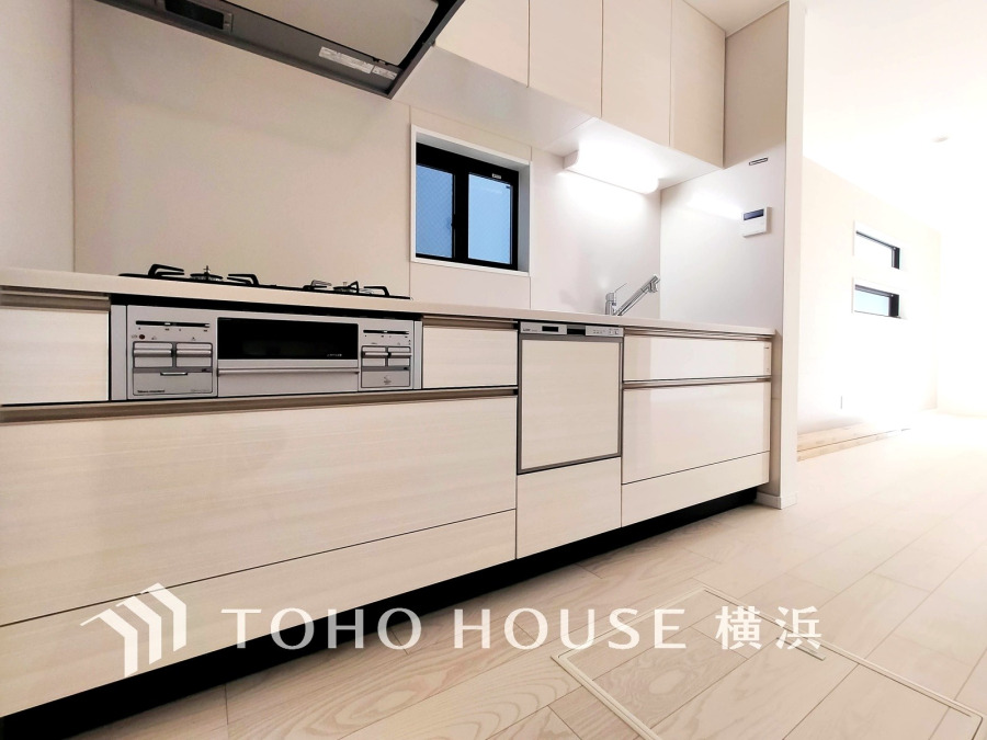 長い時間滞在するキッチンだからこそ、食事の準備を楽しい時間に、忙しい時でもスムーズに無駄なく作業でき、お手入れも簡単にできるなど、毎日を楽しくするキッチンスペースに仕上げました。