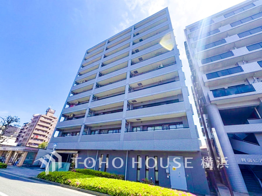 穏やかな風と陽光を導き、プライバシーに配慮された設計プランを採用し、居住性を一段と心地よいものにしています。周辺環境とのコラボレーションにより明るく開放的な空間を演出。
