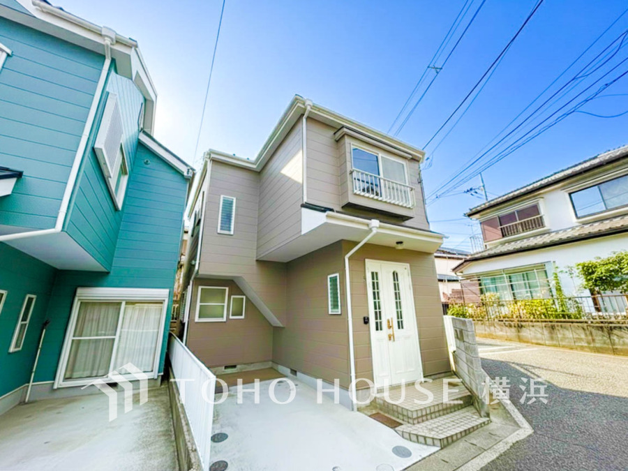 爽やかな青空の下に贅沢なほどに降り注ぐ陽光、豊かな居住性と、クオリティが見事に調和した住空間は、住まうことの喜びを感じさせてくれます。