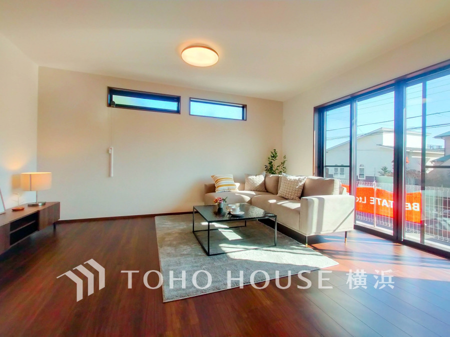 太陽の恵みを受けた明るい空間。吹きぬける風を感じながら爽やかで風通しの良い暮らしが叶います。
