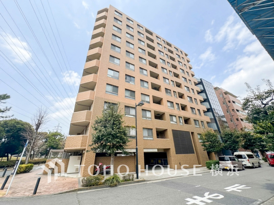 街に溶け合う美しい景観を生み出しているにも関わらず、採光や風通しを考えて設計された間取り。外観だけでなく、そこに住まうご家族の心地よさが最優先されますように。 