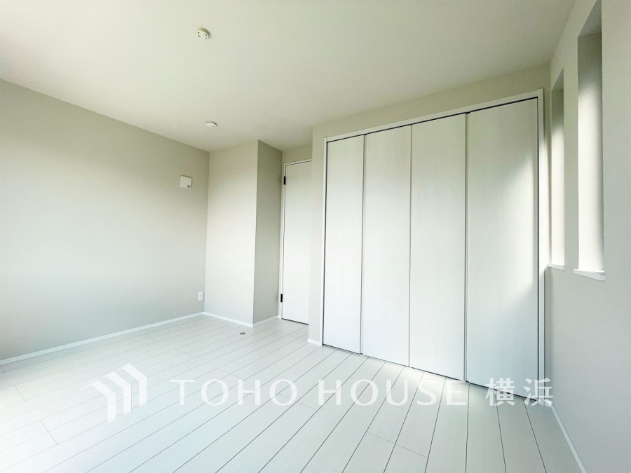 シックな色調とともに、通風・採光や使い勝手にもこだわりが見える、居住空間として高い基本性能が備えられたプライベートルームです。