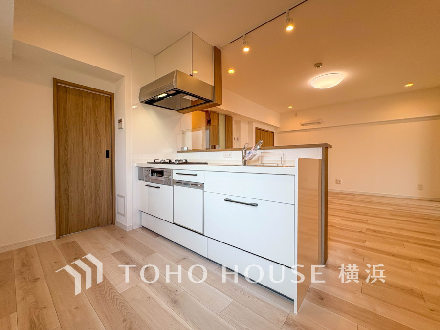 機能性とデザイン性を兼ね備えた開放的なキッチン空間。
