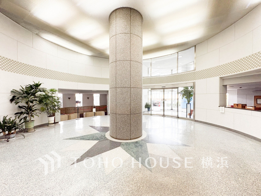 上質感漂うエントランス。めまぐるしく過ぎ行く日々の中でゆったりとした休息と癒しを提供してくれる居住者のプライベート空間があります。