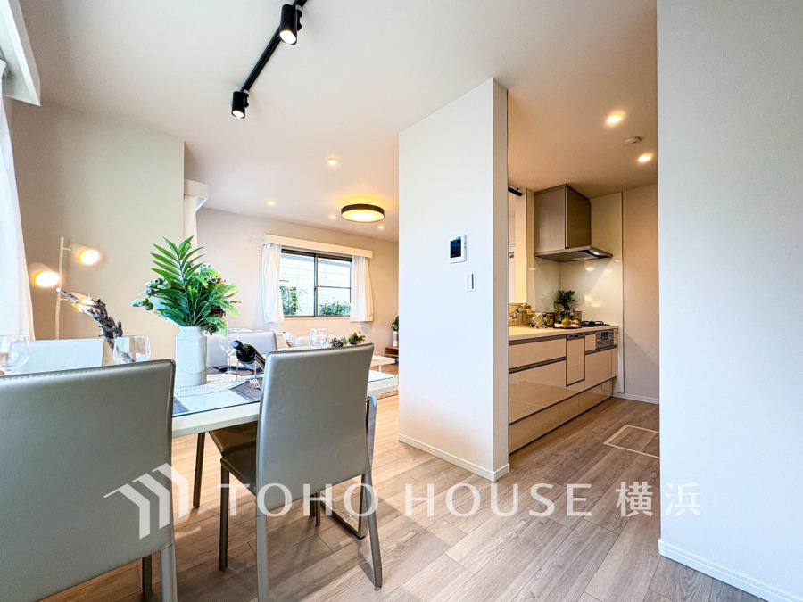 ご家族やお客様との時間など、多くの時を刻む空間。何気なく過ぎる時でさえも上質なひと時となる快適な空間を目指して。