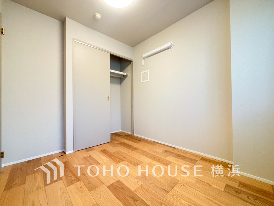 穏やかな風と陽光を導き、プライバシーに配慮された設計プランを採用し、居住性を一段と心地よいものにしています。明るく開放的な空間を演出しております。