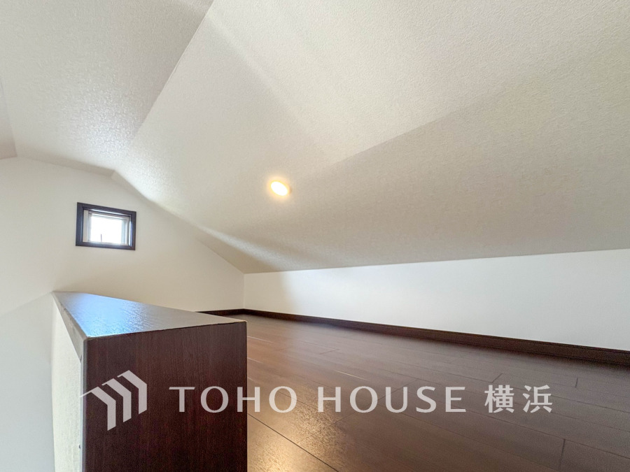大好きな書籍、大事なアクセサリー、そして大切な思い出の品々。そんなものを傍らにそっと置いておきたい。そんな時に重宝しますね。