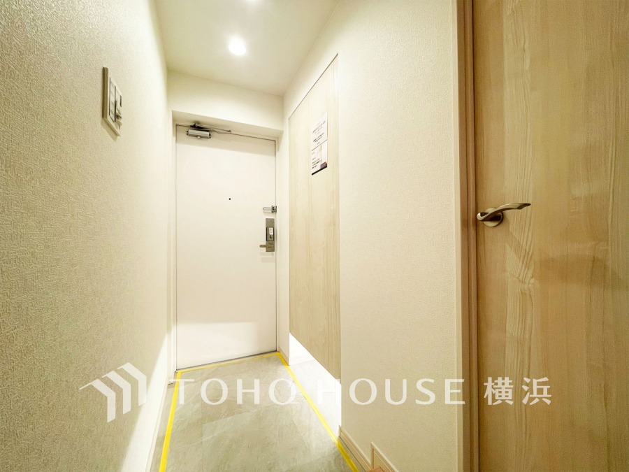 トールサイズのシューズボックスを設置した玄関。シンプルで清潔感ある空間です。