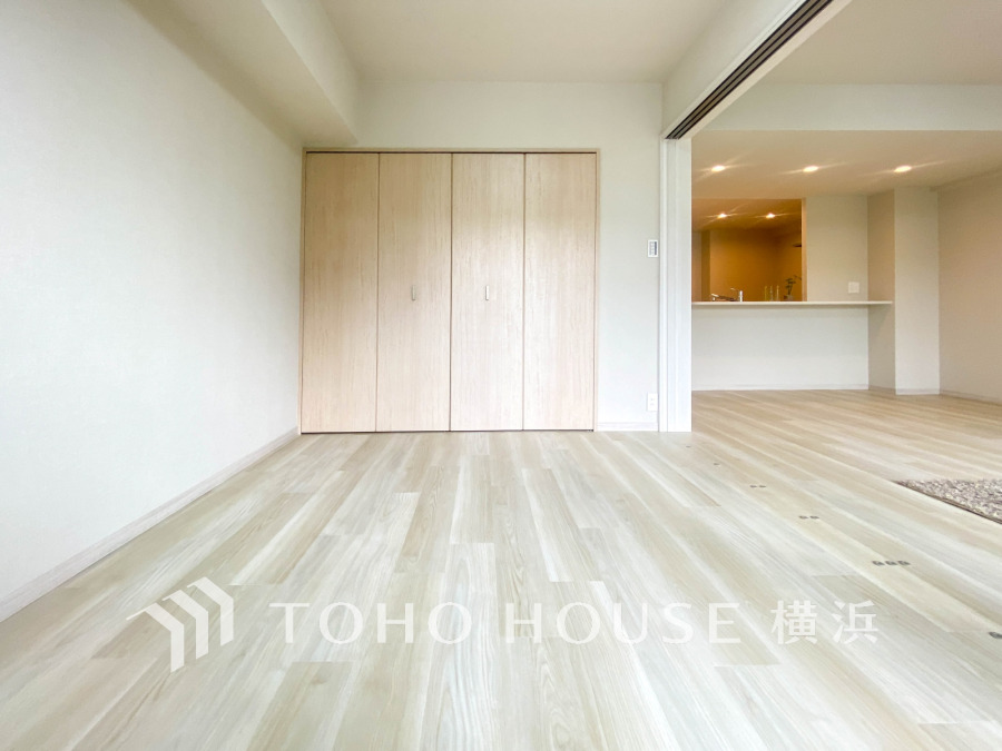 穏やかな寛ぎを届ける上質仕様のゆとりあるお部屋。自分時間を充実させながら心豊かにできるプライベート空間。