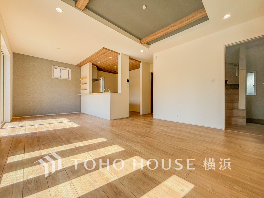 太陽の恵みを受けた明るい空間。吹きぬける風を感じながら爽やかで風通しの良い暮らしが叶います。
