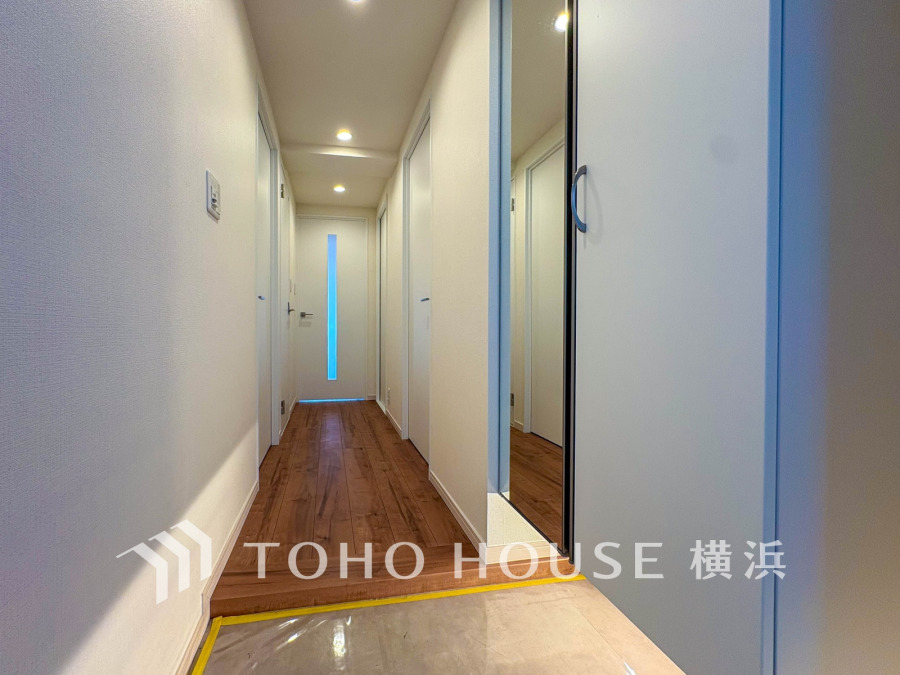 清潔感溢れる玄関がお出迎えする本邸宅の物語は、ここから始まる日常を期待させます。この場所には「希望」と「優越」で包み込んでくれる「特別」な空間があります。