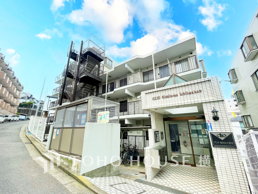 落ち着いた住宅街に立つ、安心のオートロック付きマンション。周辺環境も整い快適な暮らしを実現します。