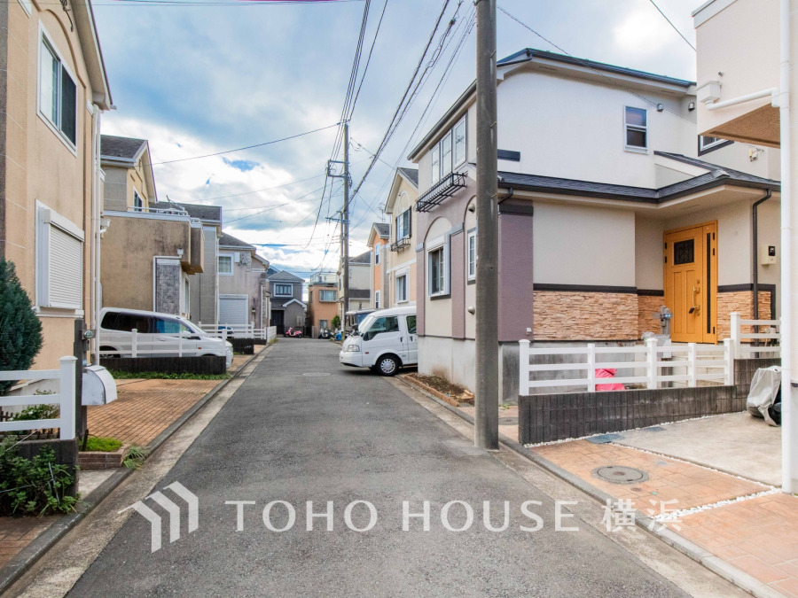 街に溶け合う美しい景観を生み出しているにも関わらず、採光や風通しを考えて設計された間取り。外観だけでなく、そこに住まうご家族の心地よさが最優先されますように。 