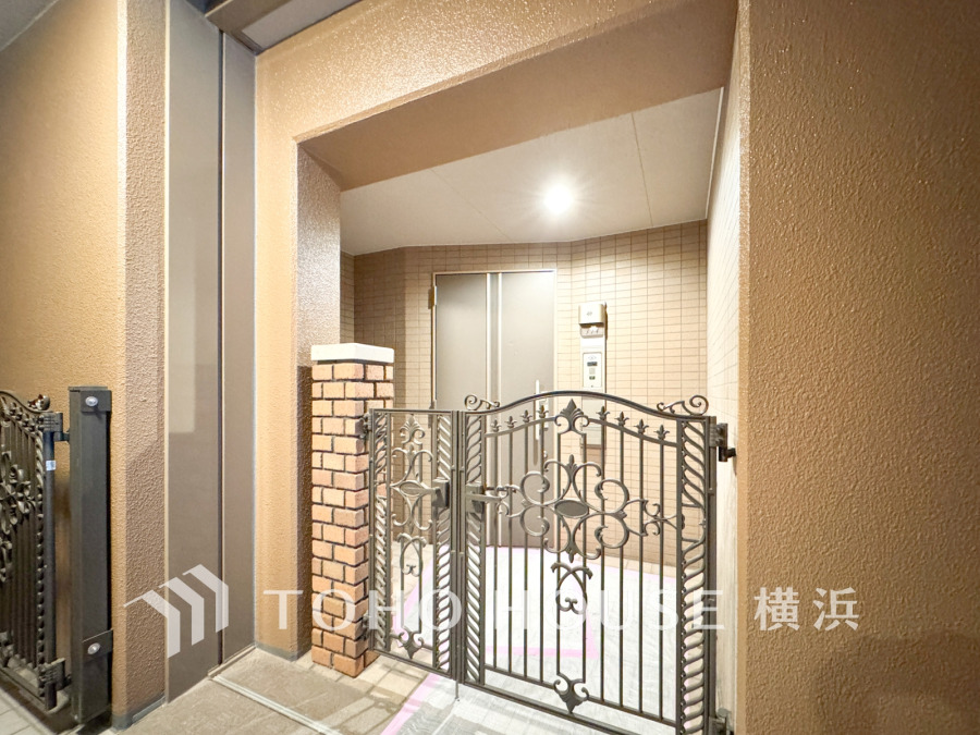 戸建て感覚の専用ポーチ付きでプライベート感高まる玄関スペース
