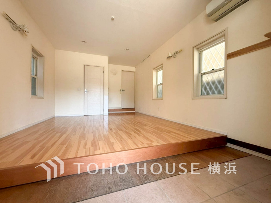 10.6帖の広々とした玄関スペース。ゆとりある玄関ホールは上質な生活空間を予感させます。