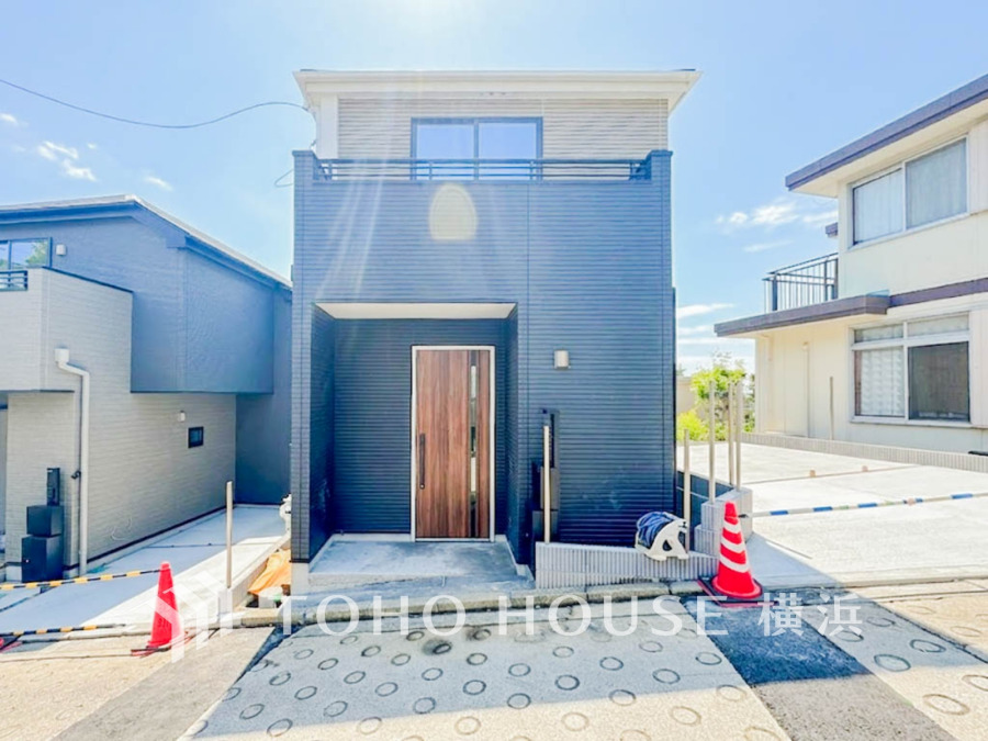 住む人を映し出す洗練された佇まいは、いつまでも輝き続けながらいつしか街の風景に溶け込んでいきます。