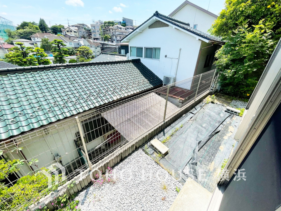 陽射しを受けて輝く時間、街灯に照らし出される夕暮れ時。様々なシーンで違った魅力的な表情を見せてくれます。住まう方のプライドを満たすクオリティを備えています。