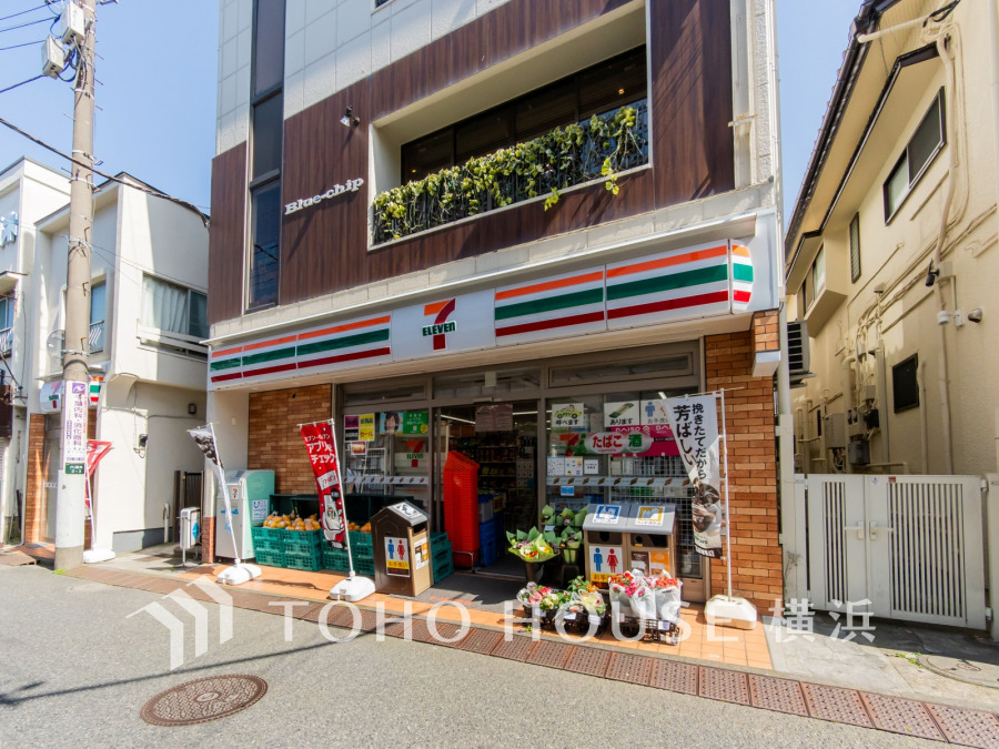 セブン-イレブン 横浜六浦駅南店まで　約500ｍ