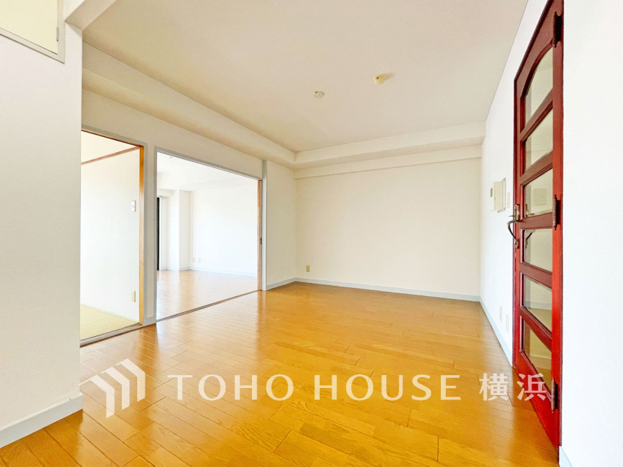 ダイニングに隣接した洋室と和室の引き戸を開け放して空間を共有しながら開放的に使うこともできます。