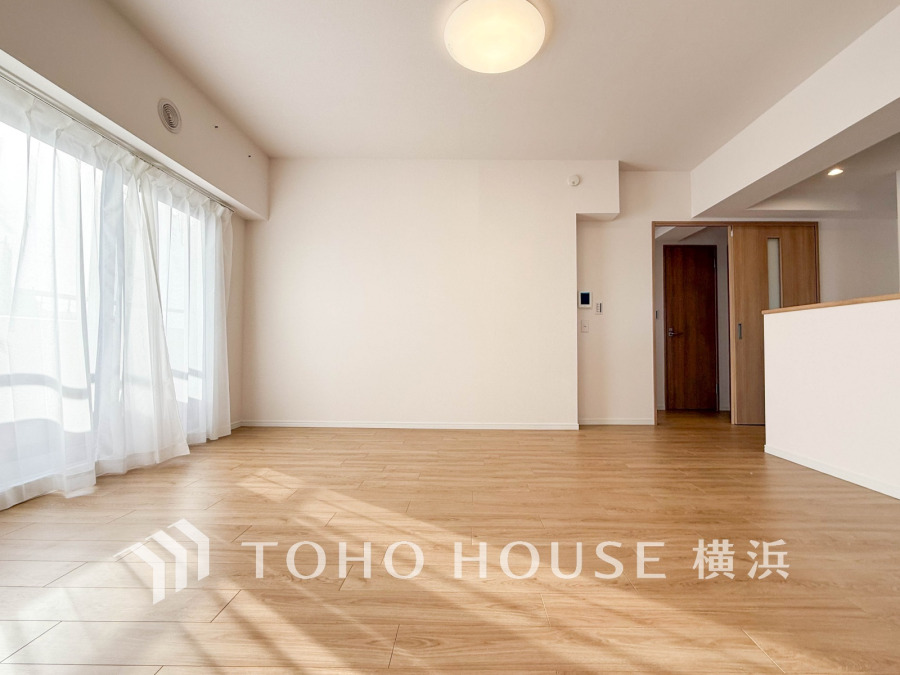 太陽の恵みを受けた明るい空間。吹きぬける風を感じながら爽やかで風通しの良い暮らしが叶います。
