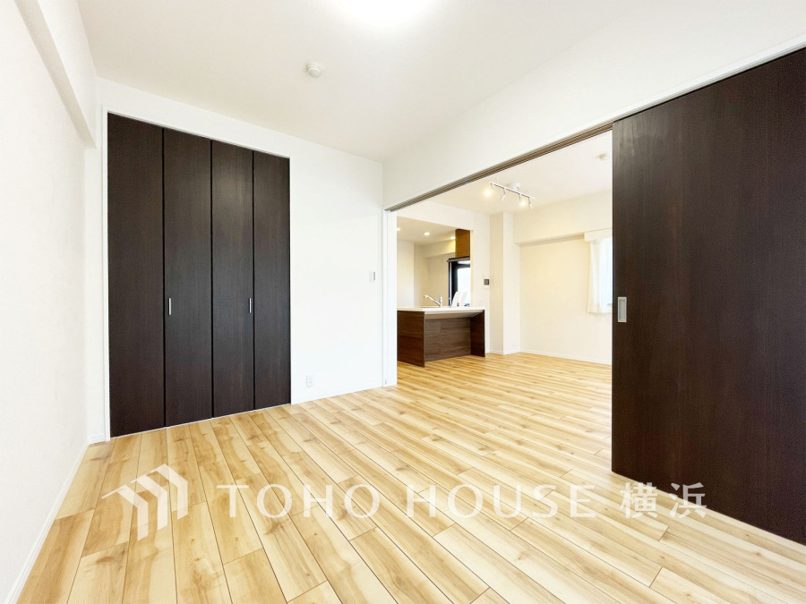 ゆとりと収納を確保した洋室。自分時間を充実させながら心豊かなひとときを過ごすための大切な空間です。
