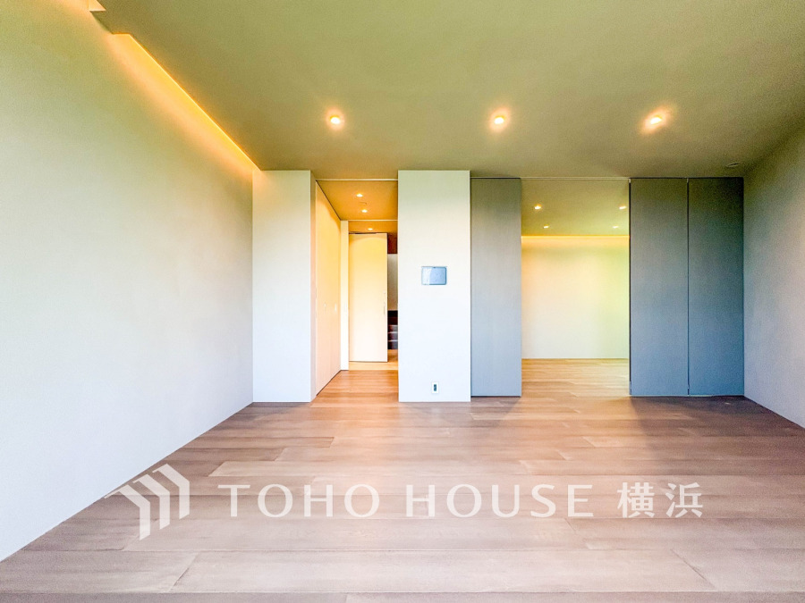 大きな窓からは快適な光を取り入れ、通気性能を上げる事で居心地の良い空間を演出します。多くの時間を過ごす住まいだからこそ、いつも快適な場所であるように心掛けています。