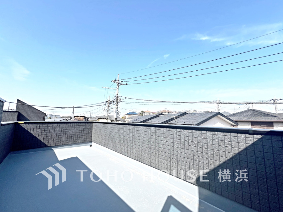 見事なまでの開放的な空間を演出しながら、太陽の笑顔と星々のささやきが舞い込み、爽やかな風を感じられます。