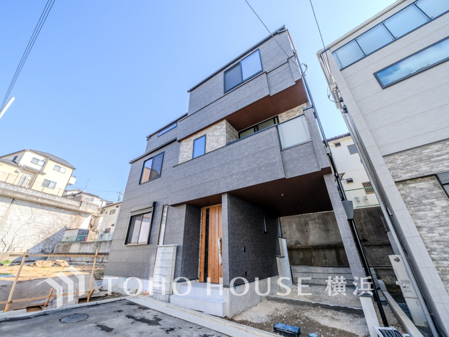 落ち着きある閑静な住宅街に誕生したこちらのお住まい。洗練された上品な佇まいが街に調和し、華やぎも加えます。街に新たな価値をもたらし続けることでしょう。す。