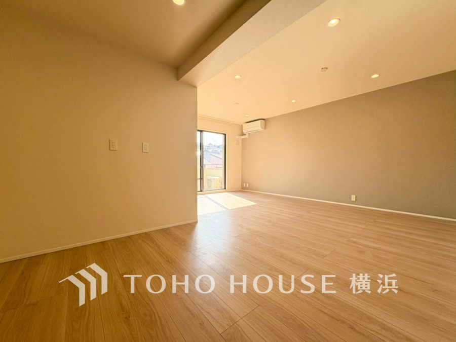 上質な時間を育む暮らしのメインステージ。寛ぎとコミュニケーションを育む居心地のよい場所。ここで楽しむ家族の時間が絆をより深めてくれそうです。