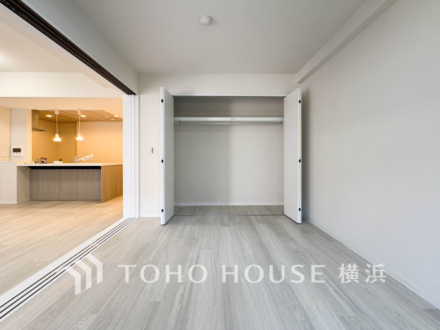 家族一人ひとりの大切なプライベート空間。趣味・感性で自由に演出できるよう、シンプルに仕上げた空間。暮らし心地を大きく左右する収納を、適材適所に配置し、使い勝手にも考慮しました。