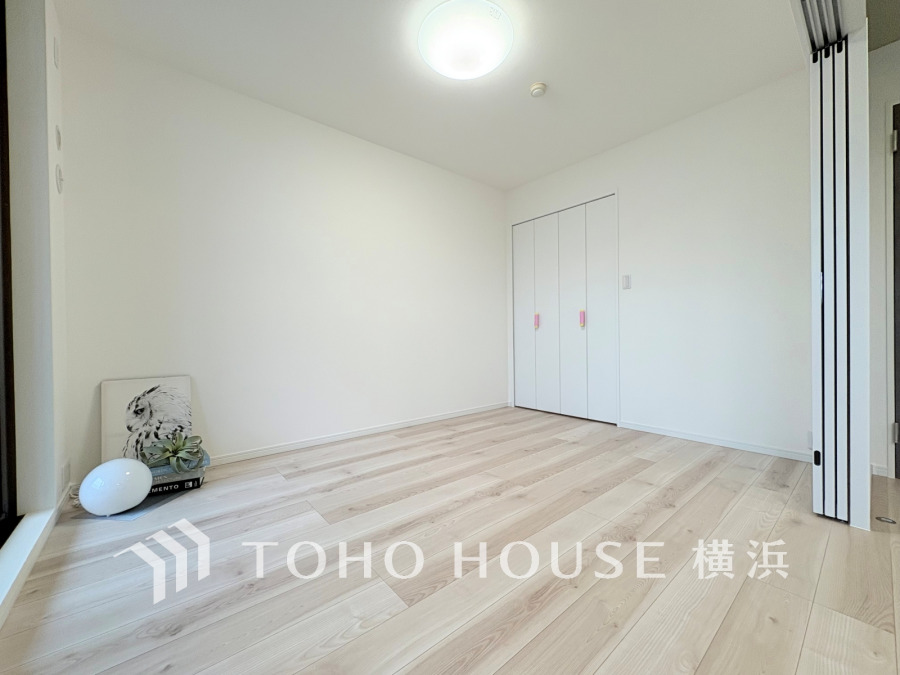 1日の疲れを癒し、心地よく寛げるようゆったりとした広さを確保しています。プライベートタイムをより優雅に穏やかに…。落ち着いた雰囲気を紡ぎます。