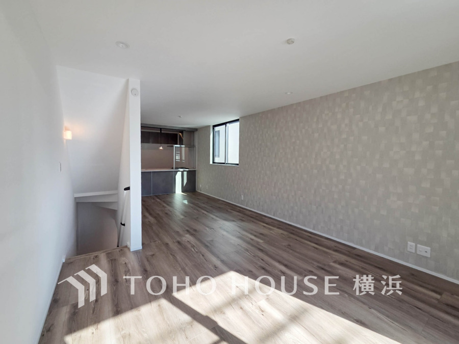 ここにはみんなが集い、食事と楽しい会話が始まる。話に夢中になりすぎて、ついつい時を忘れてしまう。そんな束の間の幸せを感じさせてくれる場所。