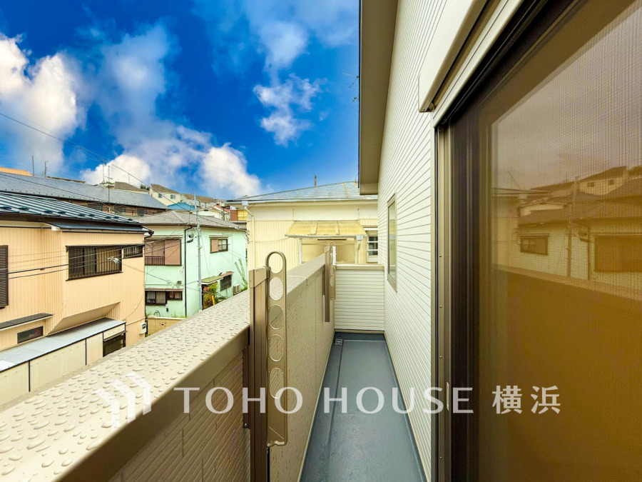 太陽に愛された邸は、陽当り・通風に優れた魅力的で快適さを追求した邸宅でした。ここに住むからこそ意味がある。そんな特別感に浸りながら、毎日をお過ごしして欲しいです 。