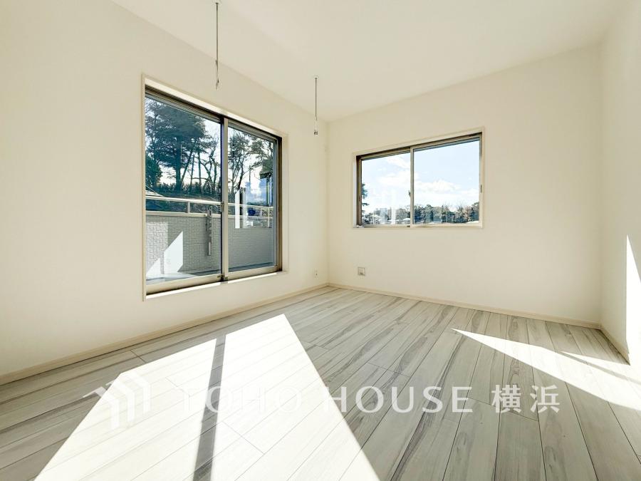 採光もアクセントの一つとして。プライベートルームにはやさしい光が射し込んでいて、この明るい好みの空間で読書をしたり、音楽を聞いたりと一人の時間も充実したものにできます。