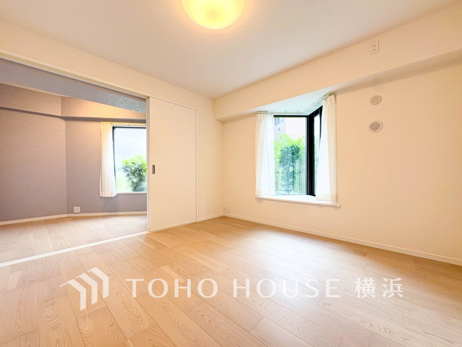 1日の疲れを癒し、心地よく寛げるようゆったりとした広さを確保しています。プライベートタイムをより優雅に穏やかに…。落ち着いた雰囲気を紡ぎます。