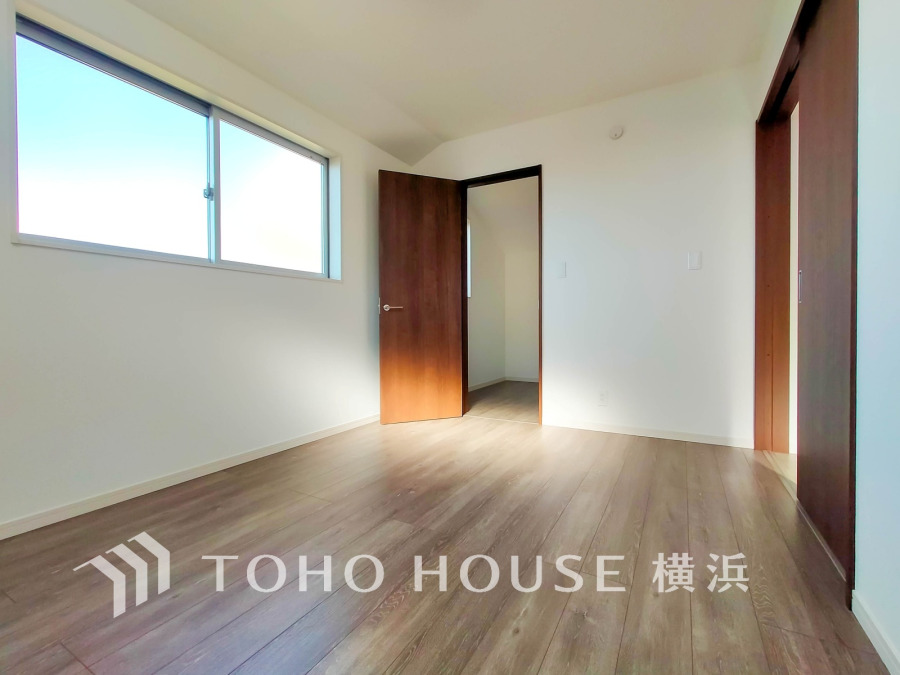 1日の疲れを癒し、心地よく寛げるようゆったりとした広さを確保しています。プライベートタイムをより優雅に穏やかに…。落ち着いた雰囲気を紡ぎます。