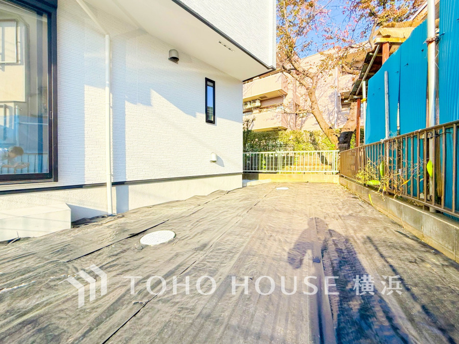 日当たり良好なお庭スペース。ガーデニングやアウトドアリビングなど夢が広がります。