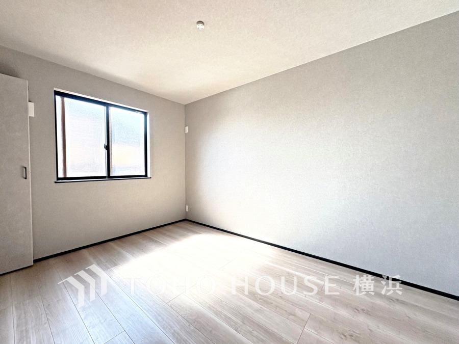 家族一人ひとりの大切なプライベート空間。趣味・感性で個性的に飾って頂けるようシンプルに仕上げてあります。自分時間を充実させながら心豊かなひとときを過ごすための大切な空間。