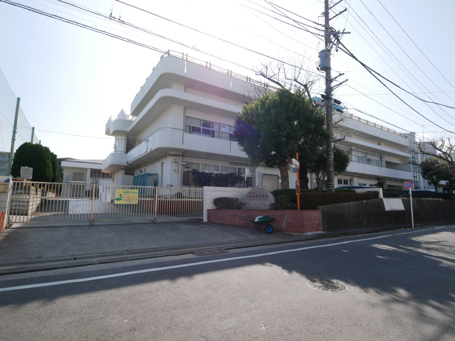 横浜市立西本郷中学校　約450ｍ