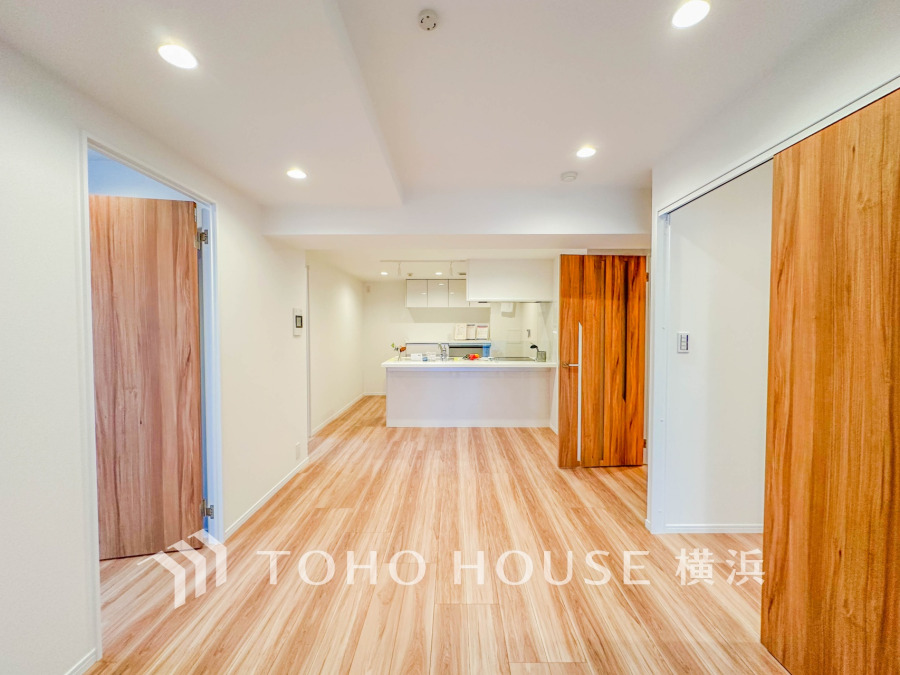 和やかで洗練された空間の演出。寛ぎとコミュニケーションを育む居心地のよい場所。