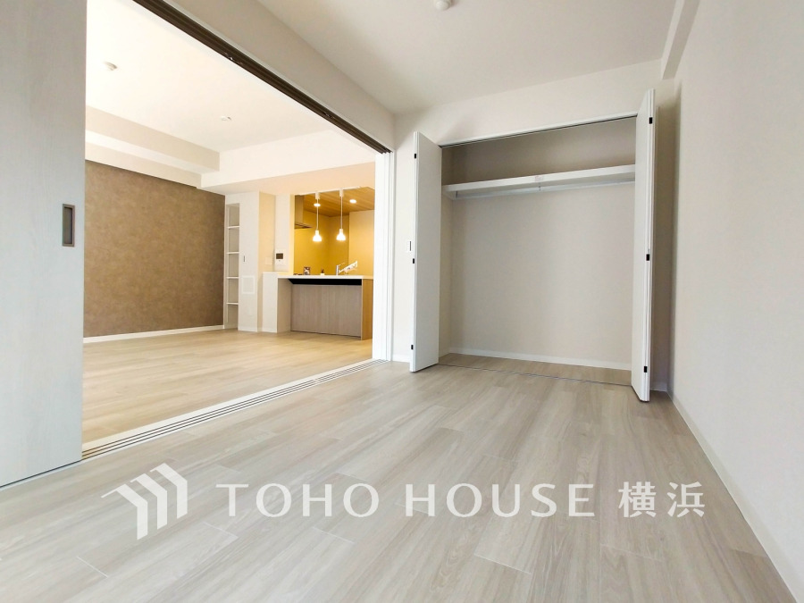 リビングに隣接した洋室は、引き戸を開け放してLDK空間を共有しながら開放的に使うこともできます。
