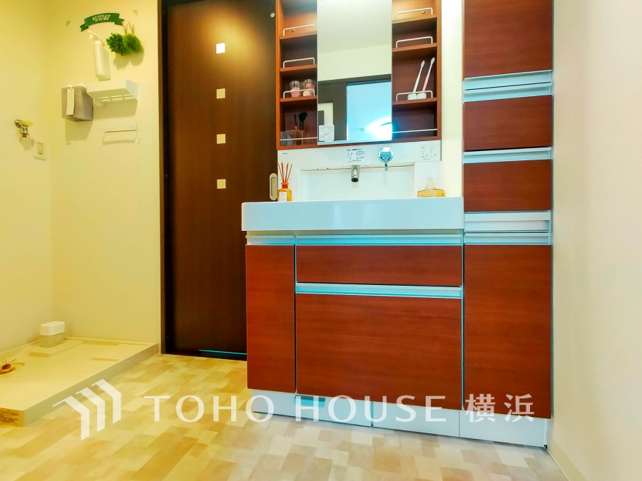 一日の始まりと終わりを心地よく演出してくれる、多彩な機能が備えられたパウダールーム。心地よいリフレッシュ空間です。