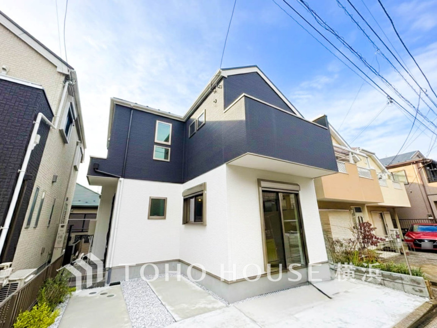 爽やかな青空の下に贅沢なほどに降り注ぐ陽光、豊かな居住性と、クオリティが見事に調和した住空間は、住まうことの喜びを感じさせてくれます。