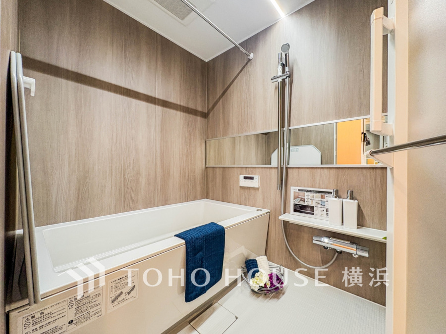 掃除のしやすさ・収納の便利さなど、おふろを使う人、お手入れする人、みんなにとっての「しあわせ性能」を追求したバスルームを採用いたしました。