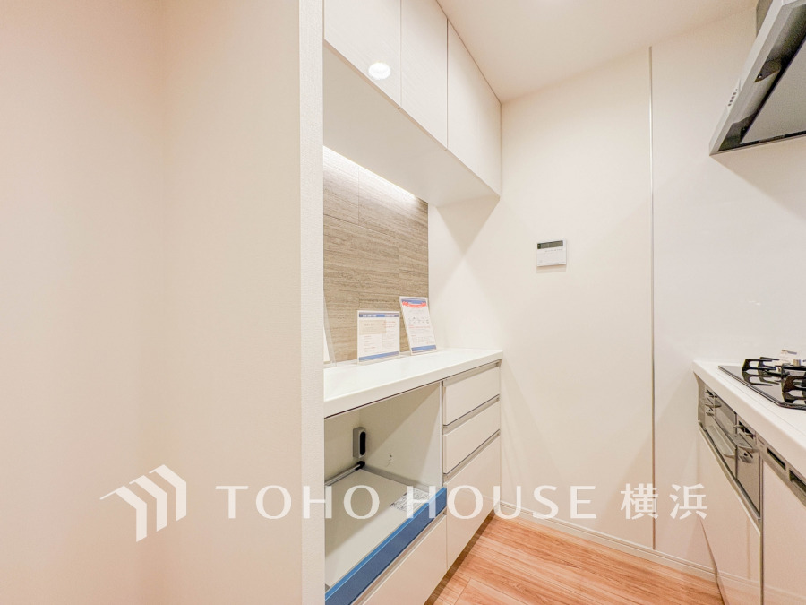 長い時間滞在するキッチンだからこそ、食事の準備を楽しい時間に、忙しい時でもスムーズに無駄なく作業できる、お手入れも簡単にできるなど、毎日を楽しくするキッチンスペースに仕上げました。